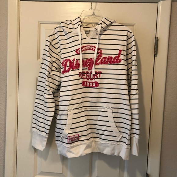 Disney Tops - Women’s Disneyland sweatshirt